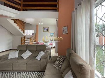 Casa · 198m² · 3 Quartos · 5 Vagas · Casa com amplo terreno em ótima localização