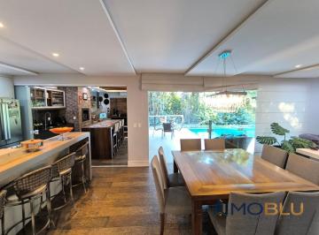Casa · 210m² · 3 Quartos · 4 Vagas · Excelente casa térrea com piscina venda!