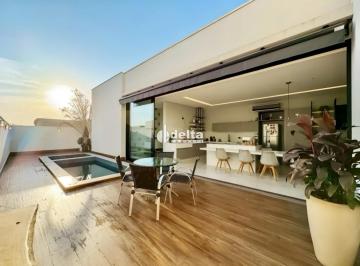 Casa · 465m² · 3 Quartos · 3 Vagas · Casa em condomínio disponível para Locação no bairro Granja Marileusa em Uberlândia-MG