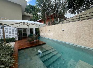 Casa · 400m² · 5 Quartos · 3 Vagas · .Descubra esta encantadora casa localizada na Rua Carlos Rath, no bairro Alto de Pinheiros,