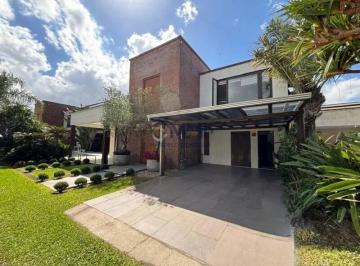 Casa · 283m² · 4 Quartos · 2 Vagas · Casa de Alto Padrão no Condomínio Refúgio Del Rio – Imbé/RS