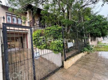 b3e40a29 · Casa, 4 dormitórios, 195 m², em Parque da Matriz