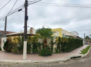 Casa de 3 quartos, Peruíbe · Casa a venda com 3 suítes, piscina a 100 metros do mar de Peruíbe