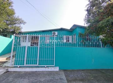 Casa · 300m² · 3 Quartos · 2 Vagas · Casa com 2 dormitórios, mais kitnet nos fundos.