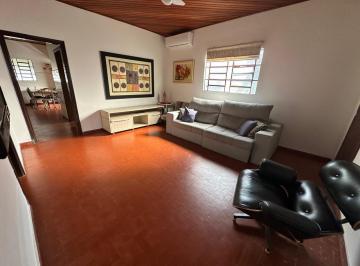 Casa de 5 quartos, Ubatuba · Casa a passos do mar na Praia da Enseada