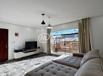 Foto 01 · Imperdível oportunidade de adquirir casa com 3 quartos, 1 suíte, 2 banheiros, 2 vagas de garagem e 2