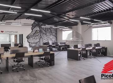 Foto 01 · Prédio Comercial de Alto Padrão na Mooca, São Paulo-SP: 5 salas, 4 banheiros e 600m² de área. Adquir