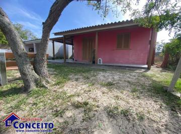 Casa de 3 quartos, Imbé · C900 - Ótima residência com 02 dormitórios e Kitnet em região de moradores