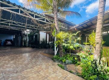 Casa de 3 quartos, Belo Horizonte · Casa de madeira nobre à venda no Bairro Ouro Preto – Belo Horizonte