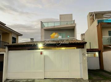 Foto 01 · CASA TRIPLEX COM 2 SUÍTES A VENDA NO BAIRRO JARDIM MARILÉA EM RIO DAS OSTRAS RJ