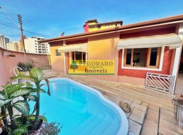 Foto 01 · Casa de luxo à venda em Caraguatatuba-SP, bairro Martim de Sá: 4 quartos, 2 suítes, 2 salas, 3 banhe