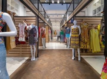 Comercial · 7m² · Loja em galeria na Rua José Paulino, N. 260 - Loja 10 • 7 m²
