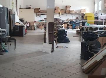 Comercial · 171m² · 1 Quarto · 1 Vaga · Sobreloja na Rua Francisco Godinho, N. 231 • 171 m²