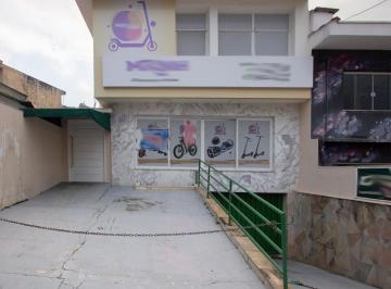 Comercial · 400m² · Casa comercial na Rua José de Albuquerque Medeiros, N. 141 • 400 m²