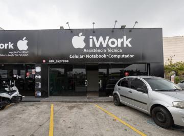 Comercial · 75m² · 3 Vagas · Loja em posto na Avenida Vitor Manzini, N. 450 - Loja 1 • 75 m²