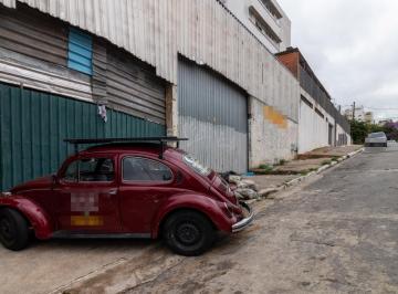 Comercial · 250m² · 2 Vagas · Galpão na Rua Casimiro de Abreu, N. 101 - B • 250 m²