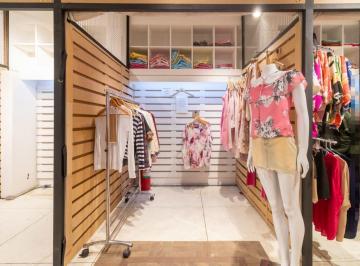 Comercial · 4m² · Loja em galeria na Rua José Paulino, N. 260 - loja 16 • 4 m²