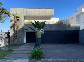Casa a venda no condominio Golf Village - Fachada · Casa à venda - na Granja Viana