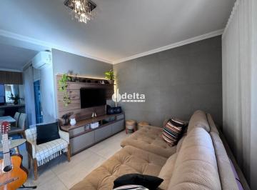 Casa · 250m² · 3 Quartos · 2 Vagas · Casa com 3 quartos sendo 1 suíte disponível para venda no bairro Alto Umuarama em Uberlândia-MG.