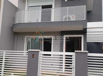 Casa · 115m² · 3 Quartos · 1 Vaga · Lindo sobrado disponível para aluguel anual no Centro, Garopaba/SC