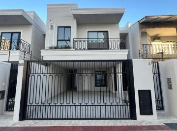 Casa · 160m² · 3 Quartos · 2 Vagas · Excelente Sobrado de 3 Suítes no Centro de Itajaí SC