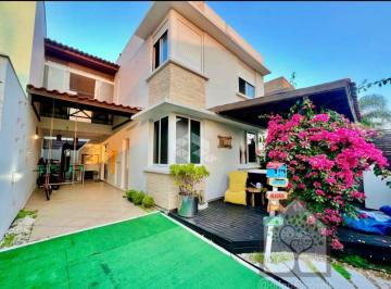 Casa · 129m² · 3 Quartos · 2 Vagas · Casa com 3 Dormitórios e Jacuzzi no Campeche – Florianópolis/SC