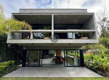 Casa · 388m² · 3 Quartos · 4 Vagas · Casa de Luxo