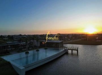 Terreno · 300m² · Terreno BEIRA LAGO COM 300  m2 no Sunset pronto para construir