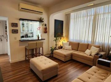 Apartamento de 2 quartos, Rio de Janeiro · Imóvel reformado, sol da manhã, a 900m da praia, próximo ao Metrô, vaga alugada.