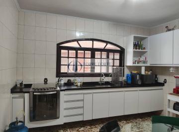 Casa · 270m² · 4 Quartos · 2 Vagas · Sobrado com 4 dormitorios 2 suites 2 vagas cobertas na Cidade A E Carvalho.