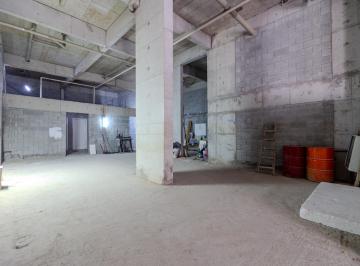 Comercial · 348m² · 3 Vagas · Loja na Rua Bento Freitas, N. 420 • 348 m²