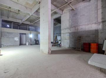 Comercial · 348m² · 3 Vagas · Loja na Rua Bento Freitas, N. 420 • 348 m²