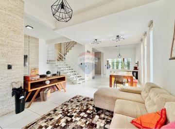 Casa · 172m² · 3 Quartos · 4 Vagas · Casa à venda no Residencial Flores 3 dormitórios, suíte, escritório e lazer com piscina em Vossoroca