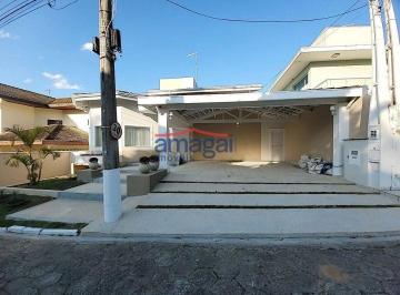 igor10 · Linda casa em condomínio para locação!