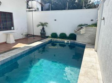 Casa · 239m² · 4 Quartos · Casa Espaçosa na Chácara Monte Alegre com 239m², 3 suítes e 4 vagas.