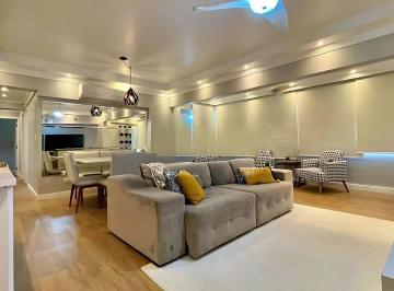 Apartamento · 130m² · 4 Quartos · 1 Vaga · Apartamento reformado e decorado à venda na praia das Astúrias em Guarujá