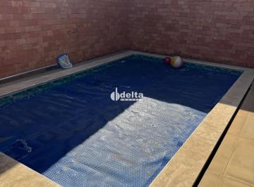 Casa · 264m² · 3 Quartos · 2 Vagas · Casa residencial com 3 quartos disponível para venda no bairro Mansour em Uberlândia-MG.