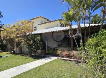 Casa · 240m² · 7 Quartos · 2 Vagas · Condomínio com 7 quartos à venda em Praia rasa - RJ