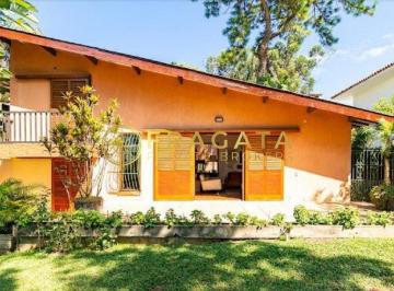 Casa · 250m² · 3 Quartos · 4 Vagas · Casa em Condomínio Fechado com Vista para o Jóquei  - 3 Dormitórios, 1 Suíte, 4 Vagas e 250m² Constr