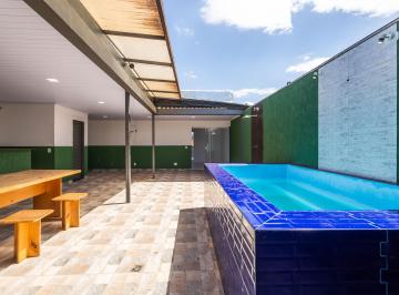 Casa de 3 quartos, Riacho Fundo · Sobrado c/ piscina espaço Gourmet e churrasqueira, local tranquilo e silencioso