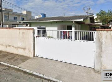 Casa · 159m² · 4 Quartos · 4 Vagas · Casa esquina com 4 dormitórios no Centro de Navegantes/SC