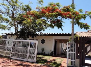 Casa · 251m² · 3 Quartos · Auxiliadora Predial vende casa no centro de Tramandai.