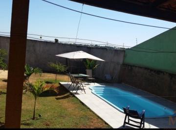 Casa · 189m² · 3 Quartos · 4 Vagas · Casa 3 quartos com piscina e amplo quintal no Setor Bairro Itapuã