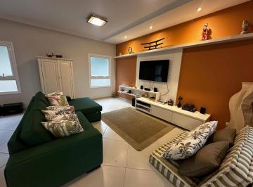 Casa · 200m² · 4 Quartos · 2 Vagas · Sobrado à venda em Condomínio Fechado na Praia de Juquehy/Frente Mar.