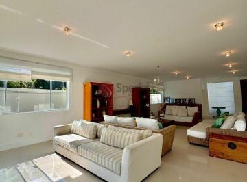 Casa · 1000m² · 5 Quartos · 5 Vagas · Casa no Jardim Acapulco.