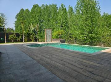 Casa · 1100m² · 4 Quartos · 4 Vagas · Casa com piscina á venda no condomínio Terras do Caxambu - Jundiaí/SP