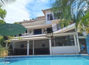 Casa · 348m² · 4 Quartos · 3 Vagas · Casa de alto padrão em condomínio fechado em Pendotiba em Niterói.