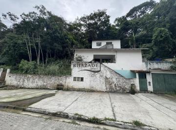 Casa · 210m² · 2 Quartos · 1 Vaga · Oportunidade Imperdível em Serra Grande – Itaipu: 2 Casas + Terreno Vazio