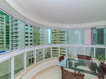 Apartamento · 143m² · 3 Quartos · 2 Vagas · Apartamento próximo a praia à venda no Centro de Balneário Camboriú