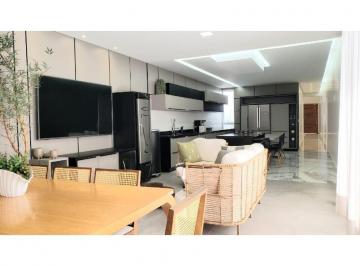 Casa de 4 quartos, Vicente Pires · Vendo excelente casa em Vicente Pires, condomínio com apenas 4 casas